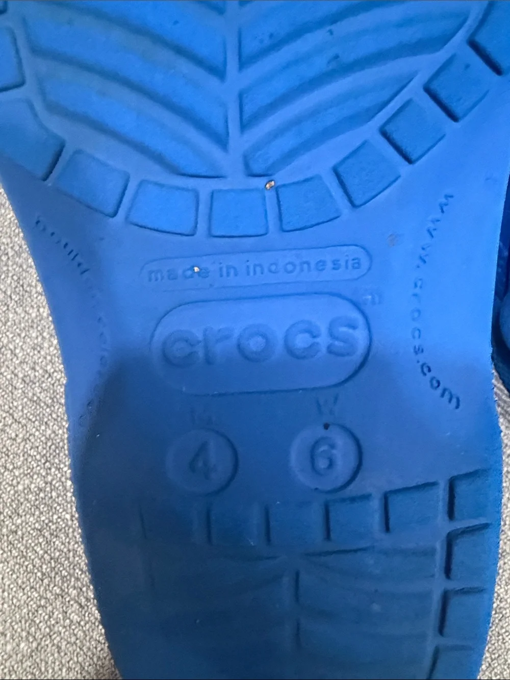 CROCS Kids Blue Classic Clogs with Jibbitz Charms